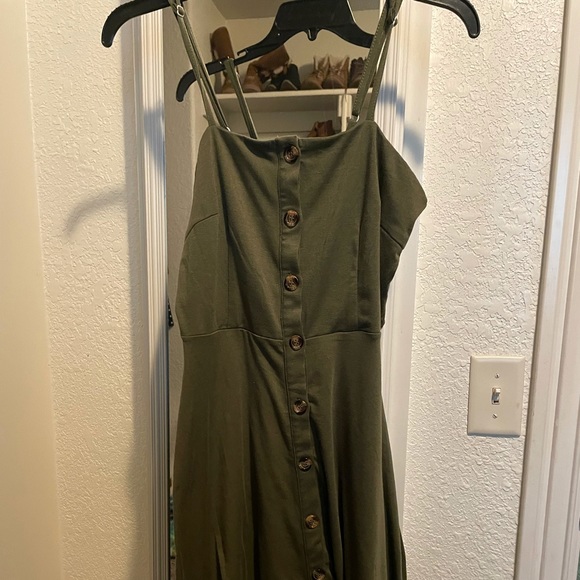 The cutest little sun dress ☀️ - Picture 5 of 9